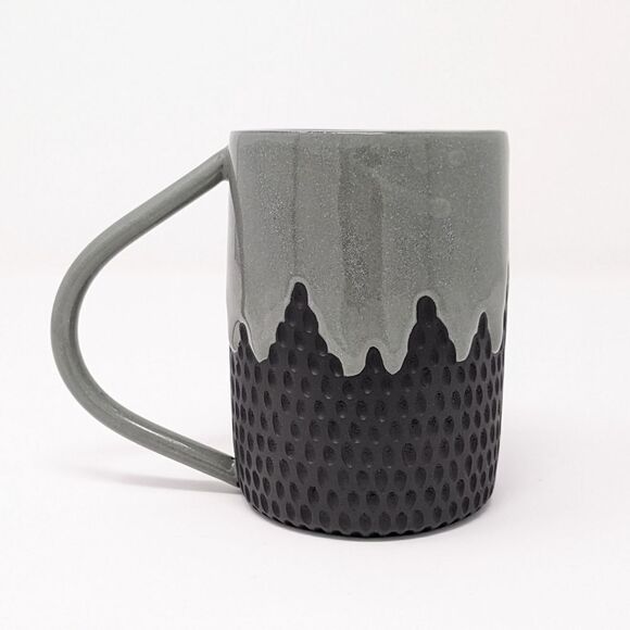 Cieri Fabrication drip mug in sage / black clay body - Picture 3 of 13